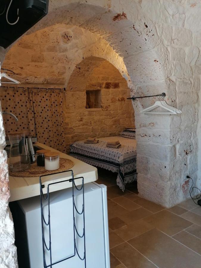 Trullo Del Sol Guest House Ceglie Messapica Bagian luar foto
