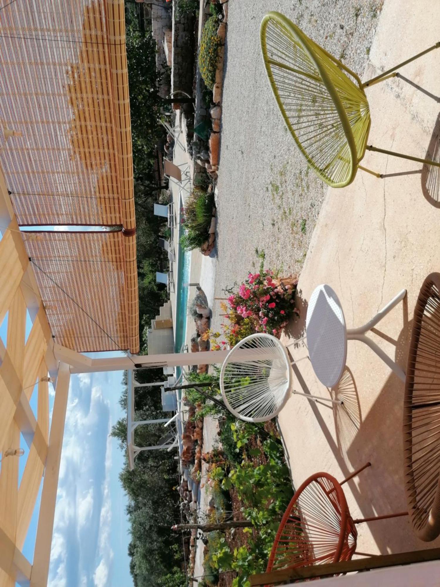 Trullo Del Sol Guest House Ceglie Messapica Bagian luar foto