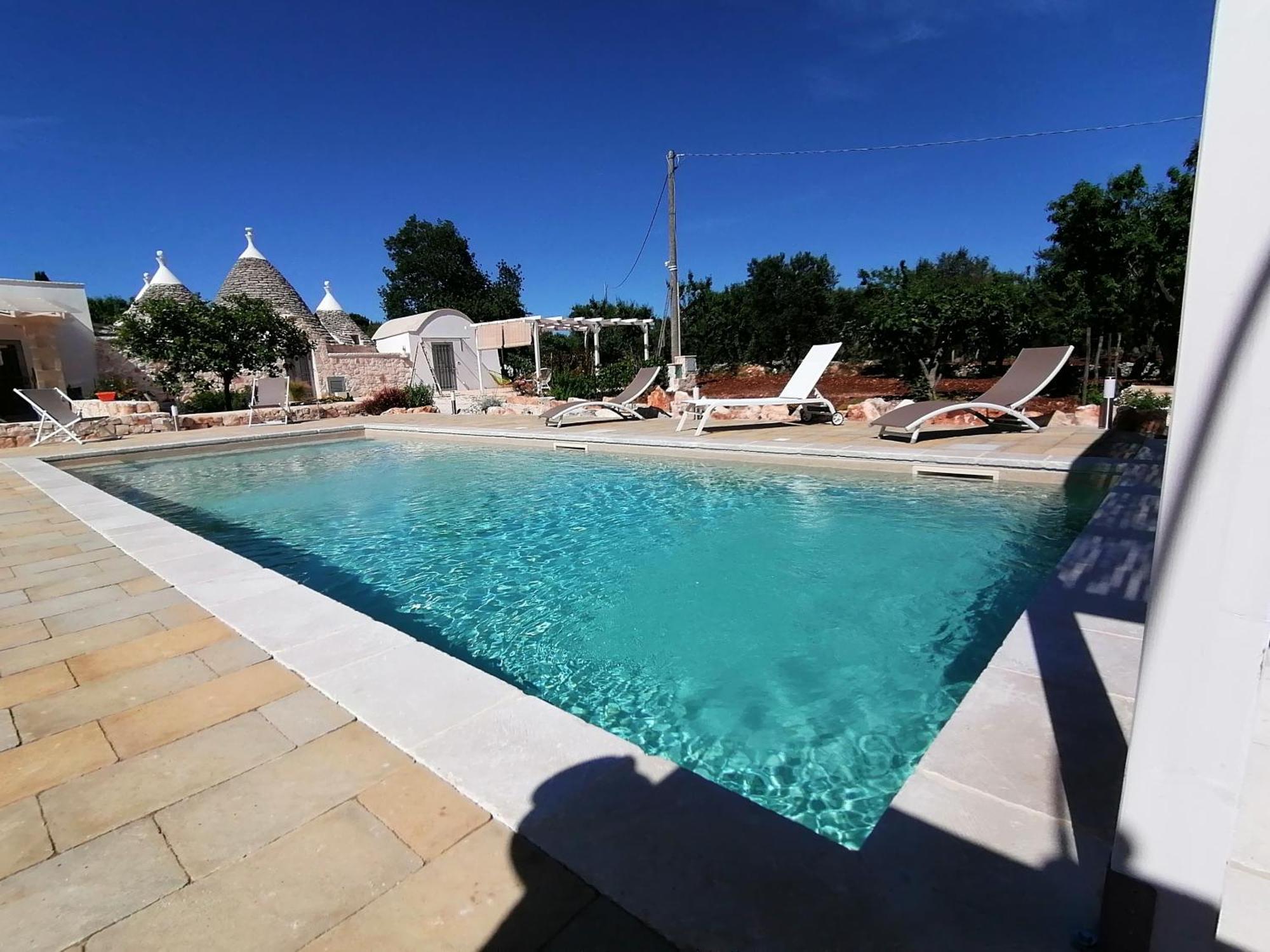 Trullo Del Sol Guest House Ceglie Messapica Bagian luar foto