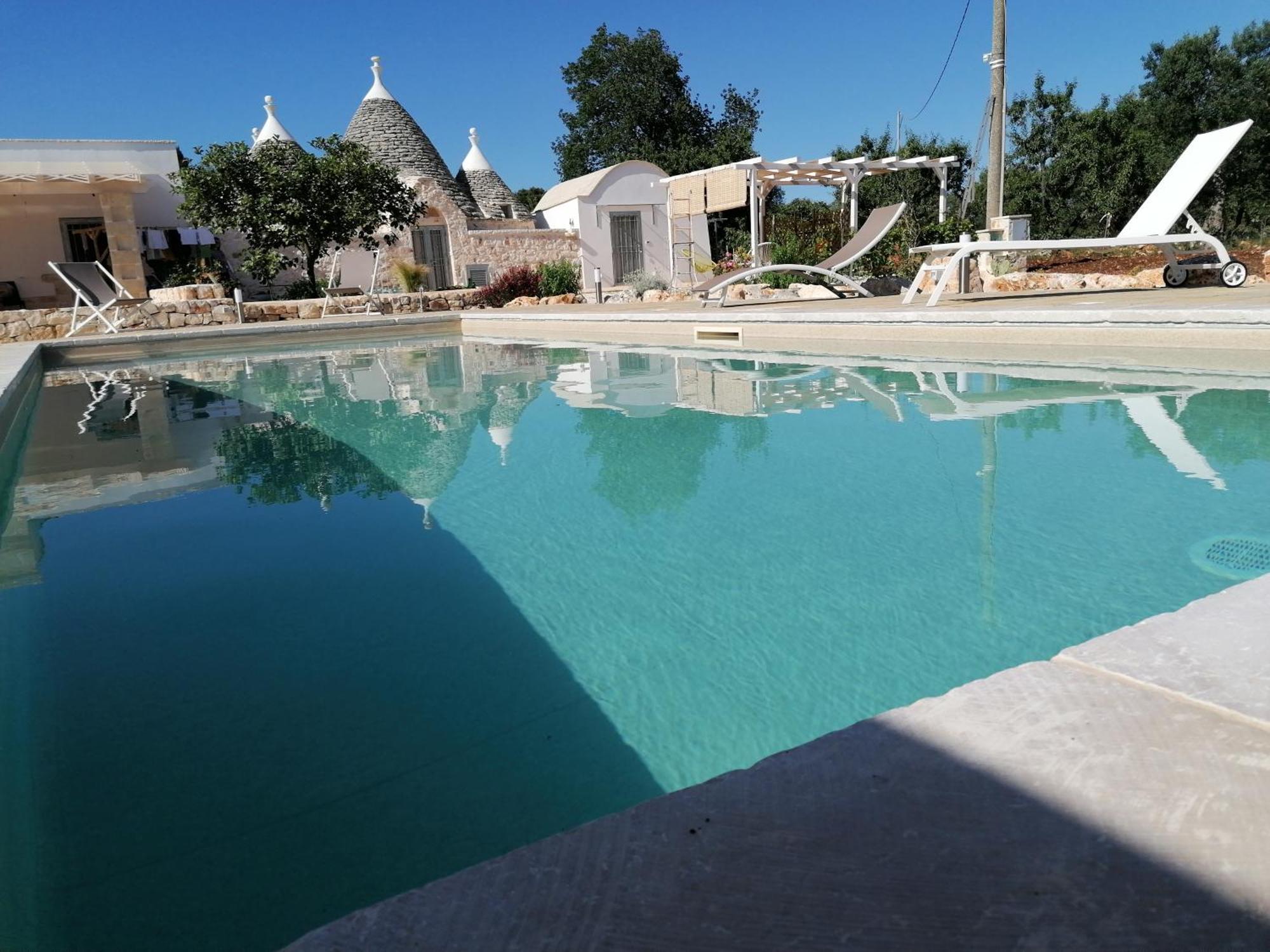 Trullo Del Sol Guest House Ceglie Messapica Bagian luar foto