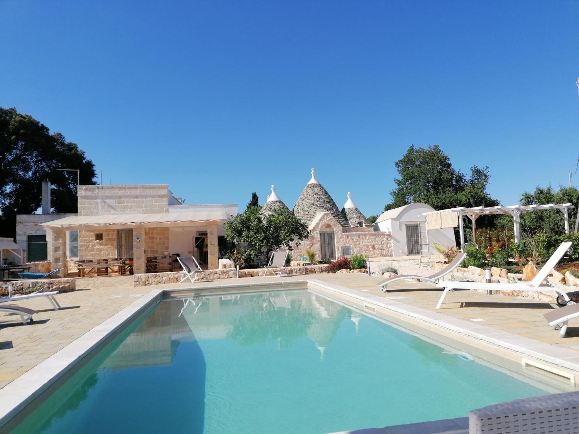 Trullo Del Sol Guest House Ceglie Messapica Bagian luar foto