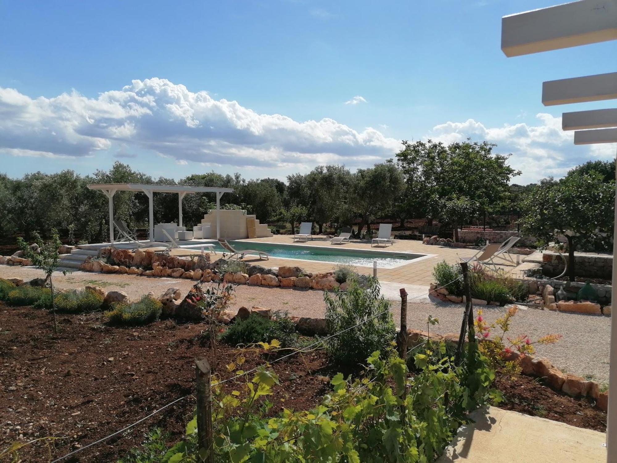 Trullo Del Sol Guest House Ceglie Messapica Bagian luar foto
