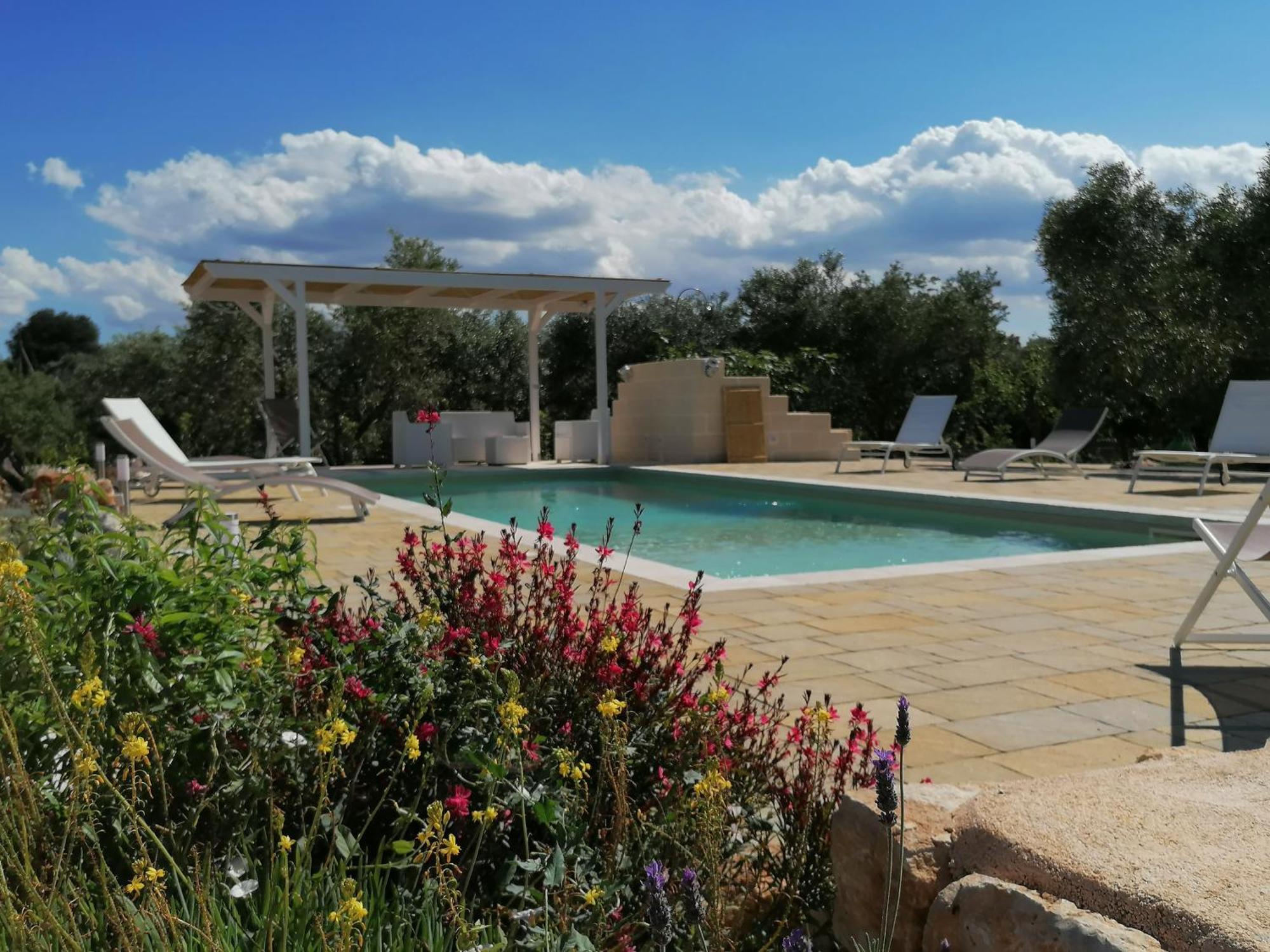 Trullo Del Sol Guest House Ceglie Messapica Bagian luar foto