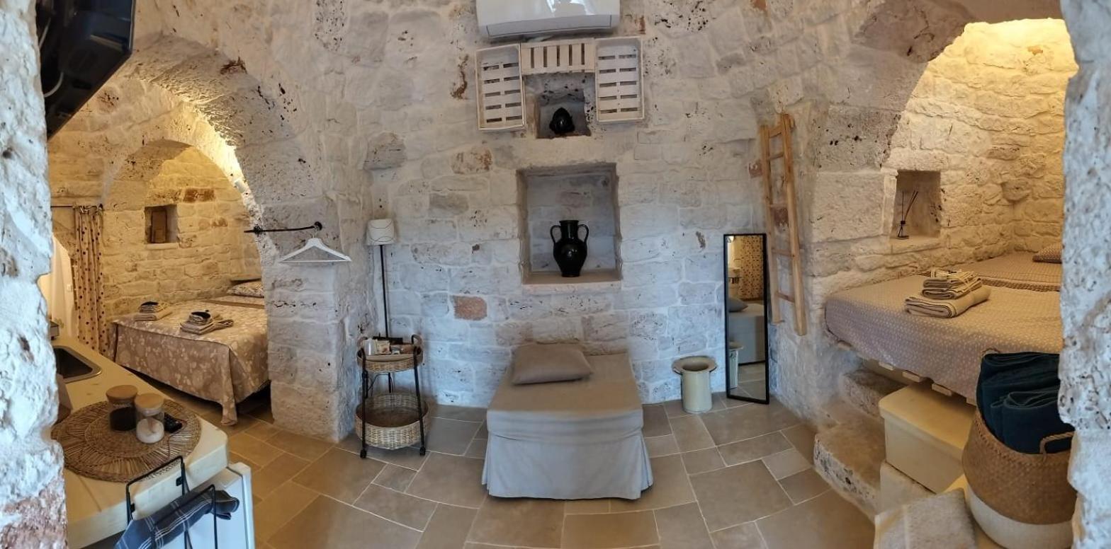 Trullo Del Sol Guest House Ceglie Messapica Bagian luar foto