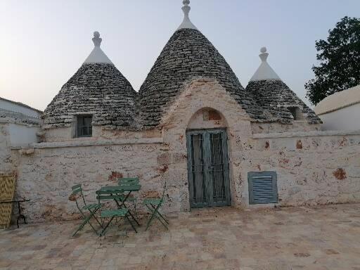 Trullo Del Sol Guest House Ceglie Messapica Bagian luar foto