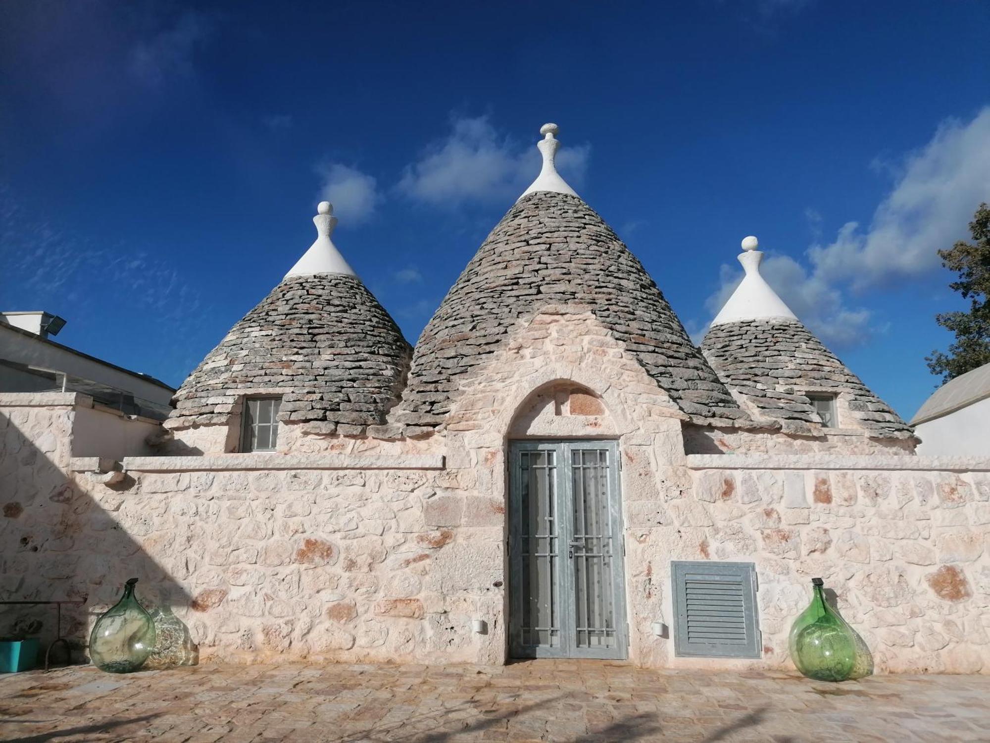 Trullo Del Sol Guest House Ceglie Messapica Bagian luar foto